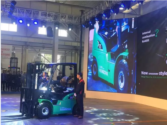 【喜訊】杭叉家族新成員來了！新能源叉車助力新制造業(yè)