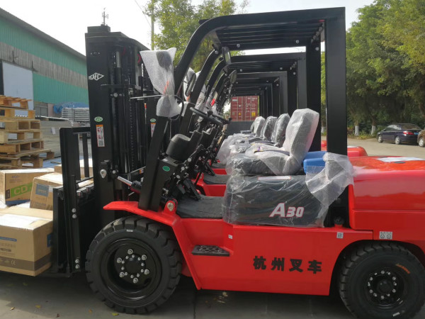 叉車轉(zhuǎn)向沉重？叫你這些方法排除！