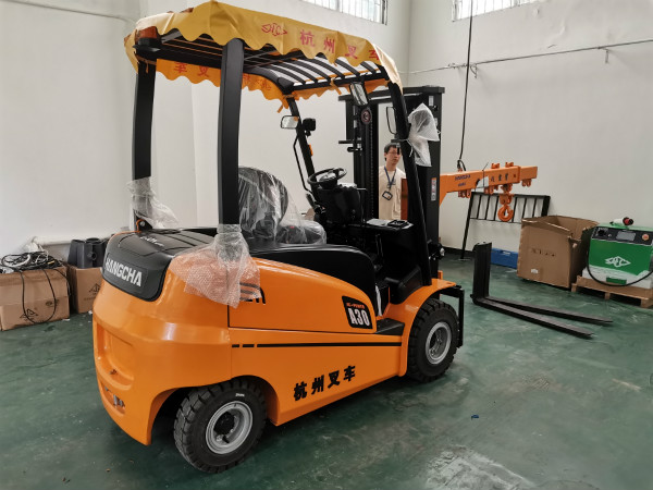 【叉車保養(yǎng)小知識(shí)】叉車電池怎樣加水才正確？